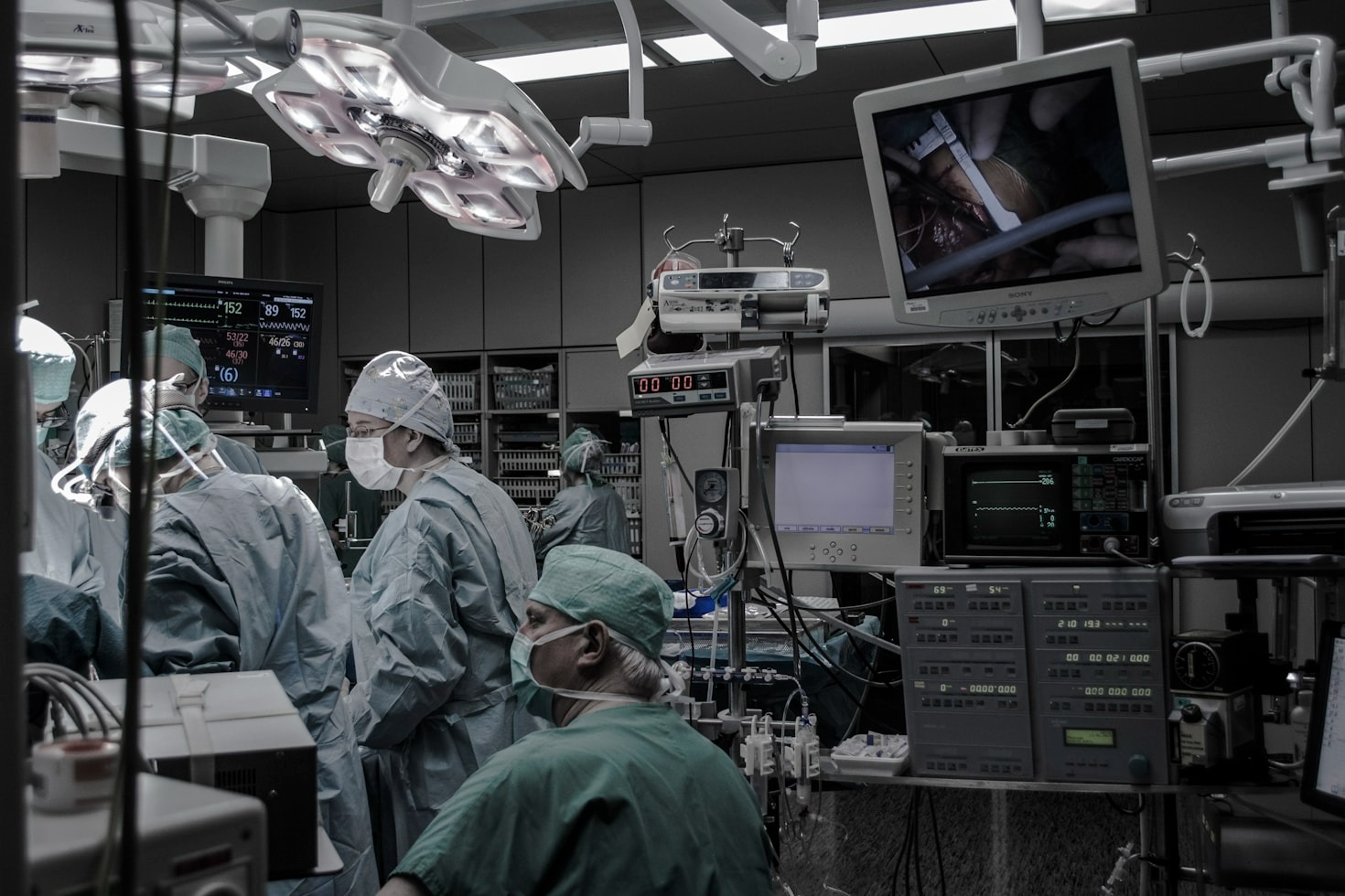 Como a inteligência artificial otimiza call centers médicos